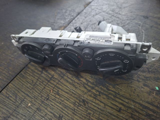 bontott FORD FOCUS II Fűtéskapcsoló (manuális klímás)