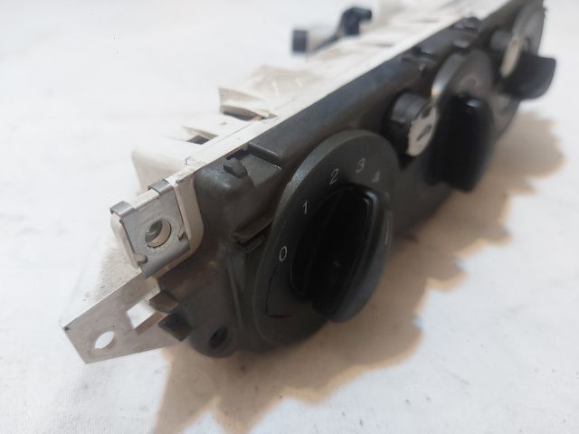 bontott FORD FOCUS II Fűtéskapcsoló (manuális klímás)