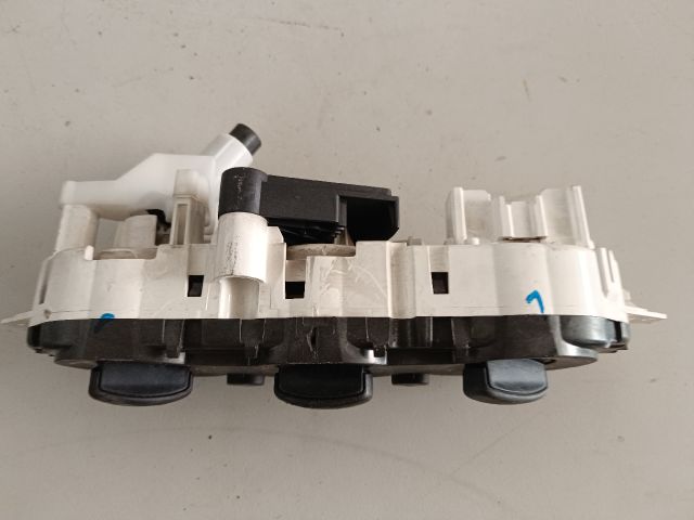 bontott FORD FOCUS II Fűtéskapcsoló (manuális klímás)