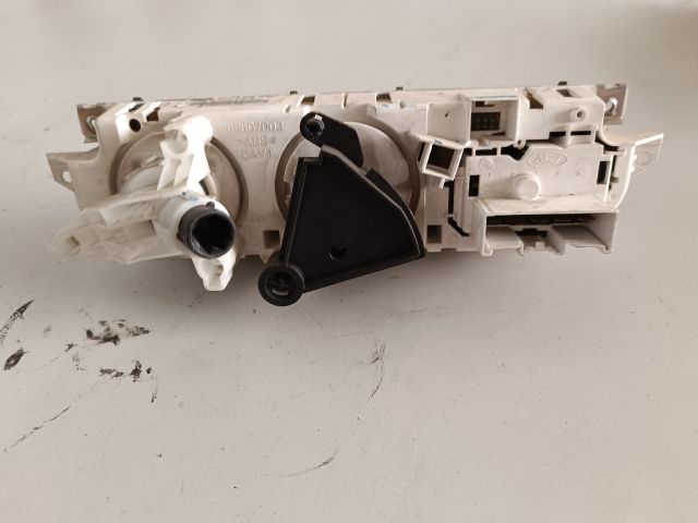 bontott FORD FOCUS II Fűtéskapcsoló (manuális klímás)