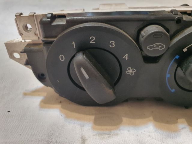 bontott FORD FOCUS II Fűtéskapcsoló (manuális klímás)