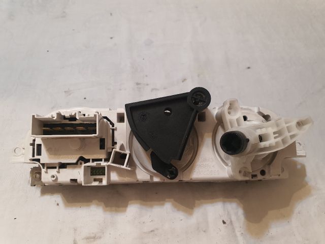 bontott FORD FOCUS II Fűtéskapcsoló (manuális klímás)