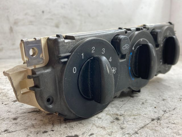 bontott FORD FOCUS II Fűtéskapcsoló (manuális klímás)