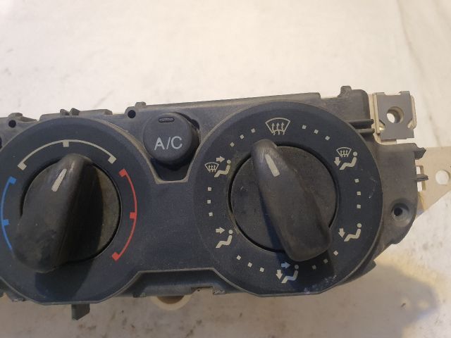 bontott FORD FOCUS II Fűtéskapcsoló (manuális klímás)