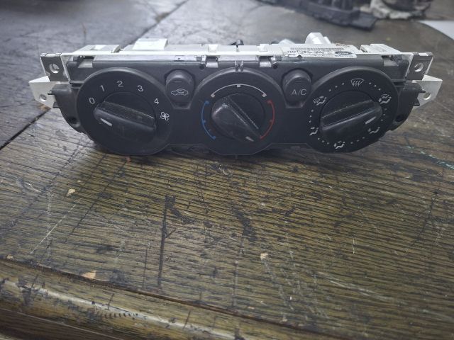 bontott FORD FOCUS II Fűtéskapcsoló (manuális klímás)