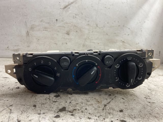 bontott FORD FOCUS II Fűtéskapcsoló (manuális klímás)