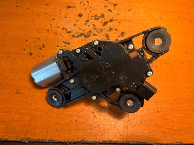 bontott FORD FOCUS II Hátsó Ablaktörlő Motor