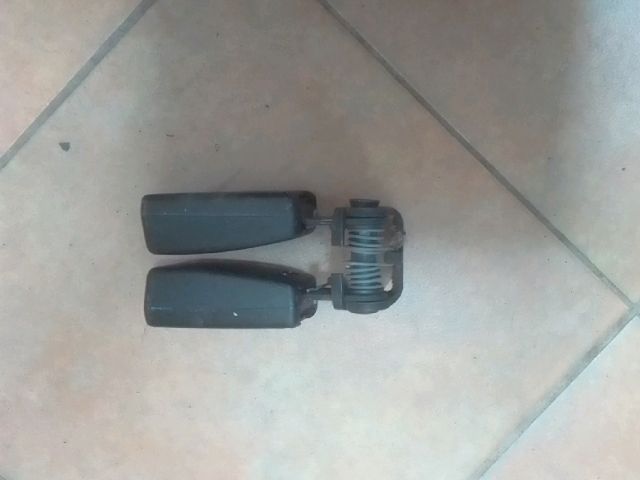 bontott FORD FOCUS II Hátsó középső Biztonsági Öv Csat