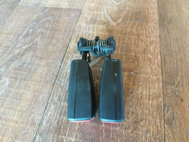 bontott FORD FOCUS II Hátsó középső Biztonsági Öv Csat