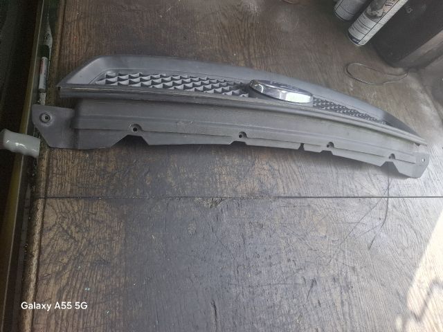 bontott FORD FOCUS II Hűtőrács