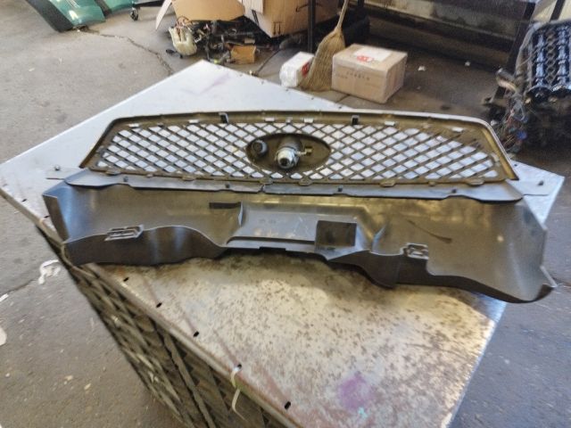 bontott FORD FOCUS II Hűtőrács