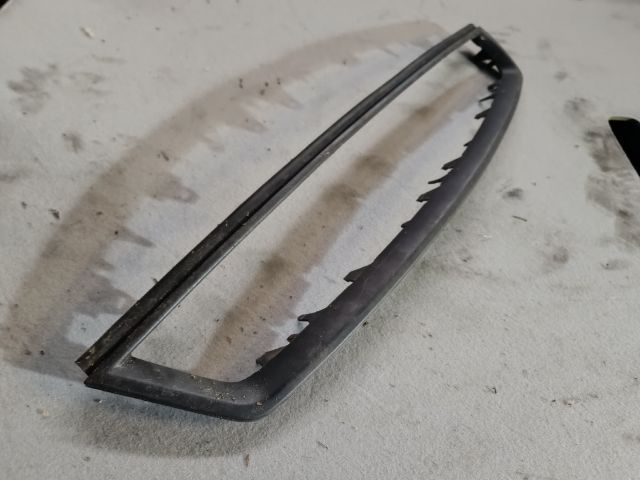 bontott FORD FOCUS II Hűtőrács