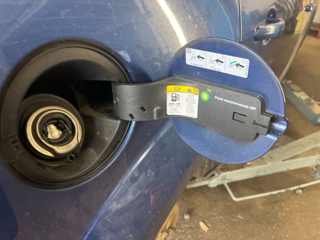 bontott FORD FOCUS II Jobb B Oszlop Burkolat