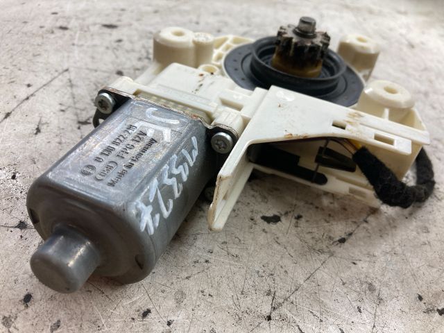 bontott FORD FOCUS II Jobb első Ablakemelő Motor