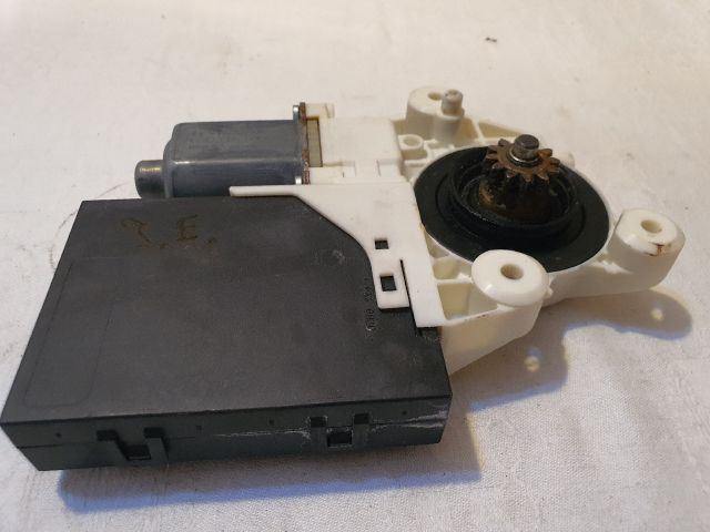 bontott FORD FOCUS II Jobb első Ablakemelő Motor