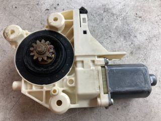 bontott FORD FOCUS II Jobb első Ablakemelő Motor