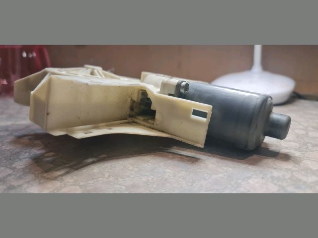 bontott FORD FOCUS II Jobb első Ablakemelő Motor