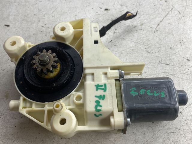 bontott FORD FOCUS II Jobb első Ablakemelő Motor