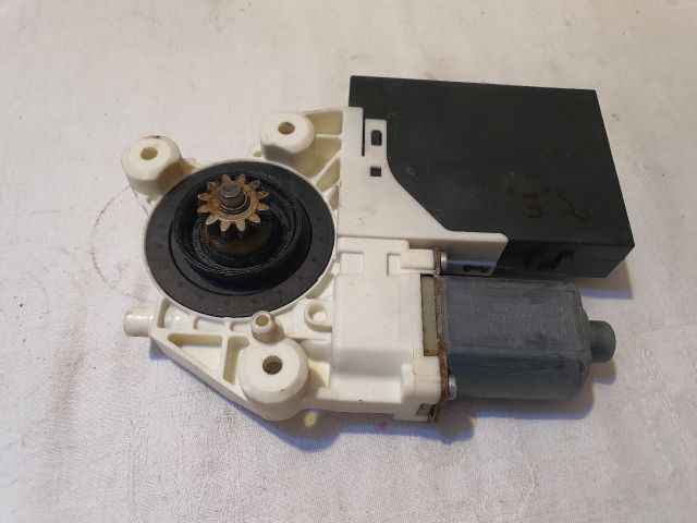 bontott FORD FOCUS II Jobb első Ablakemelő Motor