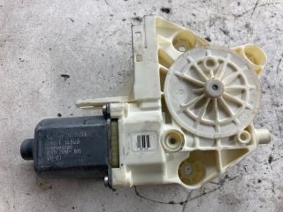 bontott FORD FOCUS II Jobb első Ablakemelő Motor