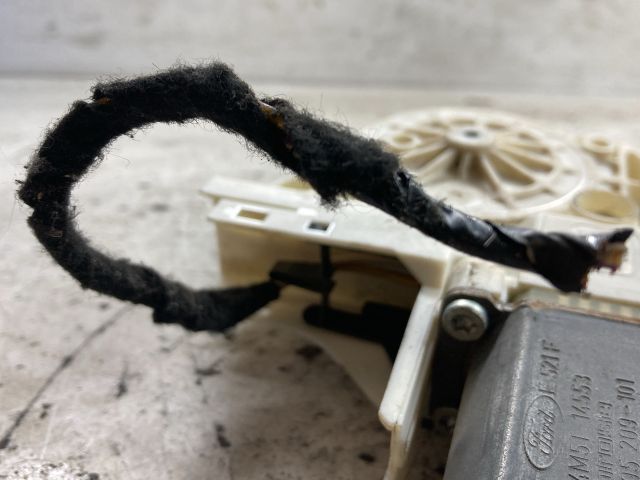 bontott FORD FOCUS II Jobb első Ablakemelő Motor