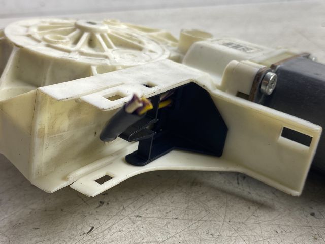 bontott FORD FOCUS II Jobb első Ablakemelő Motor