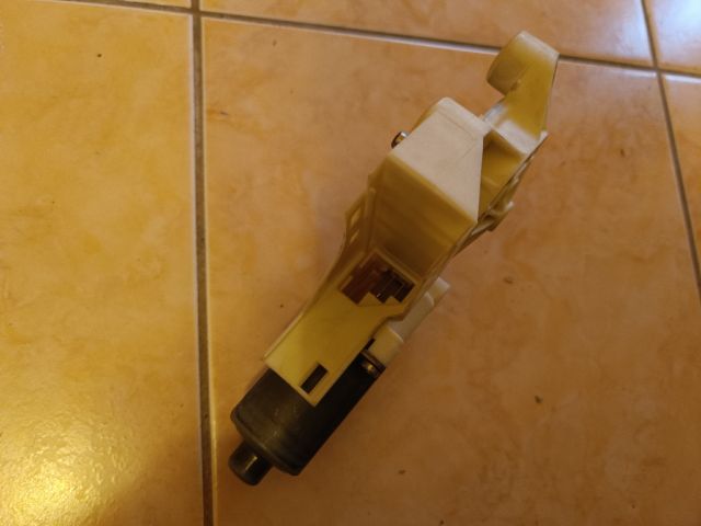 bontott FORD FOCUS II Jobb első Ablakemelő Motor