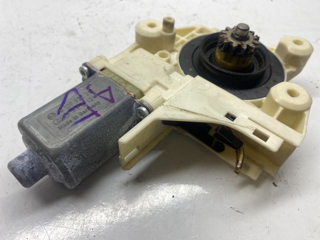 bontott FORD FOCUS II Jobb első Ablakemelő Motor