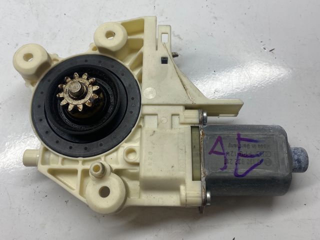 bontott FORD FOCUS II Jobb első Ablakemelő Motor