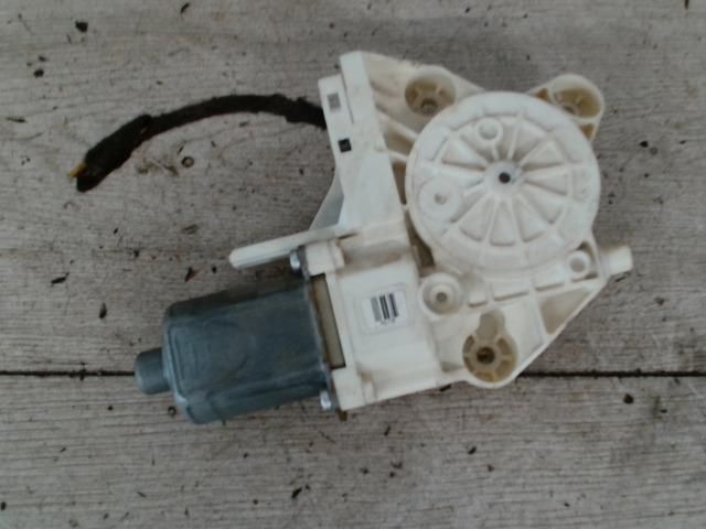 bontott FORD FOCUS II Jobb első Ablakemelő Motor