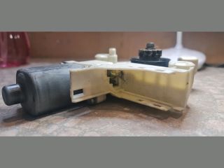 bontott FORD FOCUS II Jobb első Ablakemelő Motor