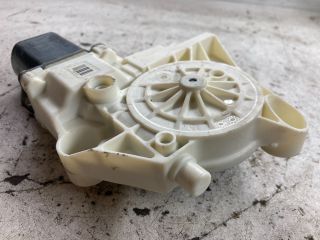 bontott FORD FOCUS II Jobb első Ablakemelő Motor