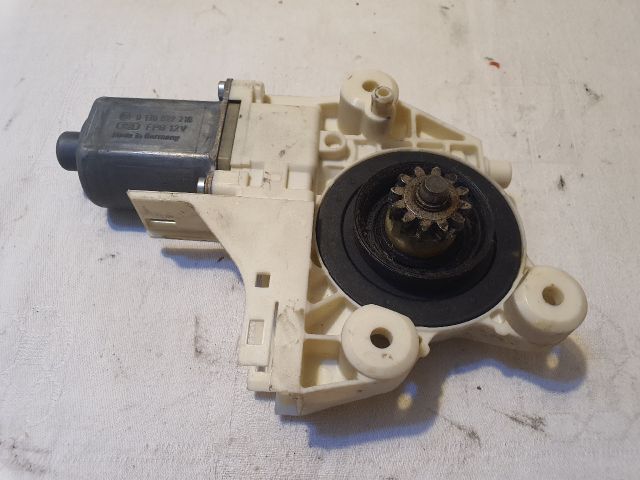 bontott FORD FOCUS II Jobb első Ablakemelő Motor