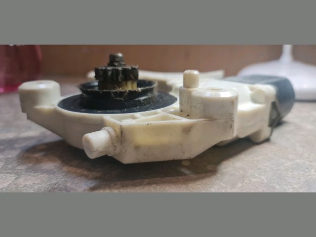 bontott FORD FOCUS II Jobb első Ablakemelő Motor