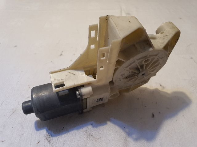 bontott FORD FOCUS II Jobb első Ablakemelő Motor