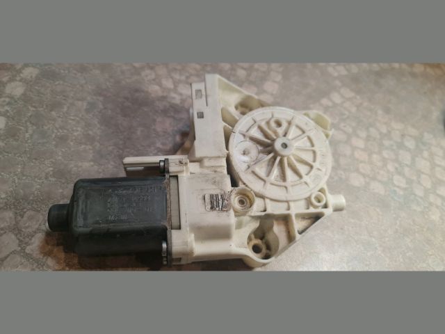 bontott FORD FOCUS II Jobb első Ablakemelő Motor