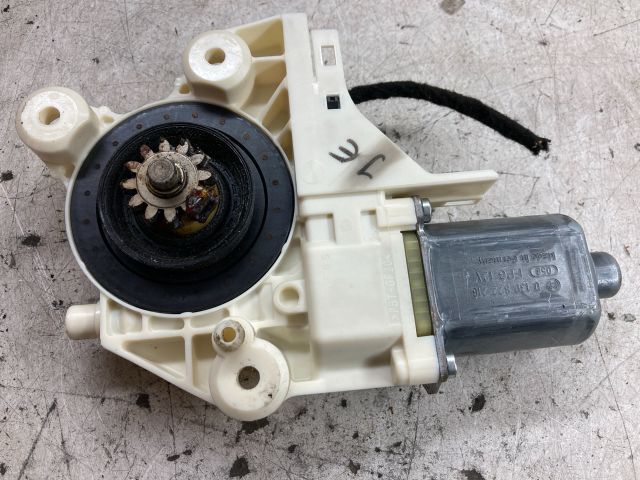 bontott FORD FOCUS II Jobb első Ablakemelő Motor