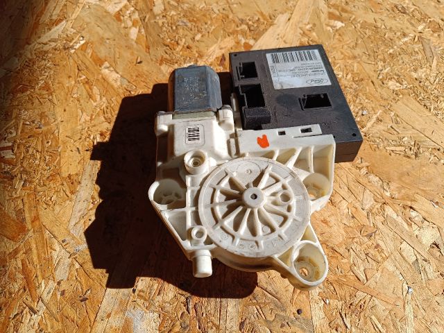 bontott FORD FOCUS II Jobb első Ablakemelő Motor