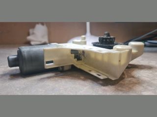 bontott FORD FOCUS II Jobb első Ablakemelő Motor
