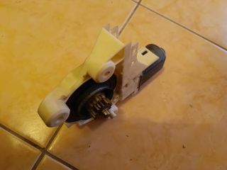 bontott FORD FOCUS II Jobb első Ablakemelő Motor