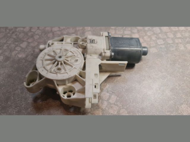 bontott FORD FOCUS II Jobb első Ablakemelő Motor
