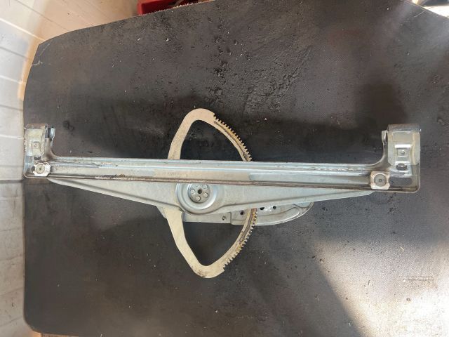 bontott FORD FOCUS II Jobb első Ablakemelő Szerkezet (Elektromos)