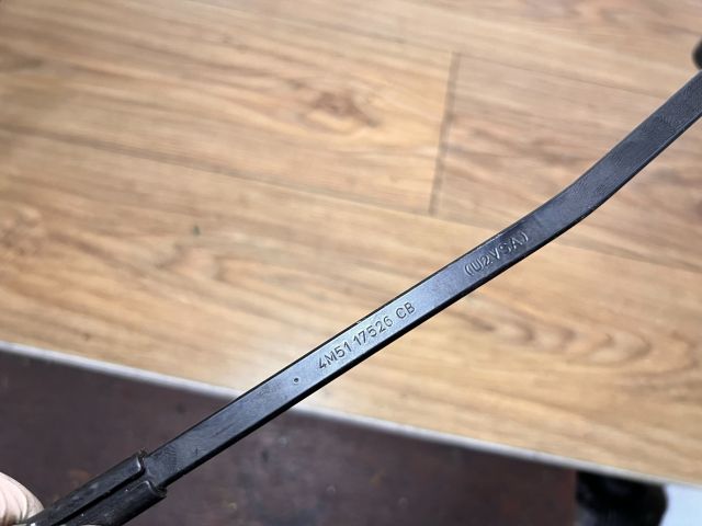 bontott FORD FOCUS II Jobb első Ablaktörlő Kar