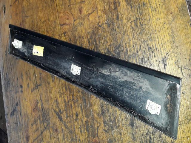 bontott FORD FOCUS II Jobb első Ajtó Díszléc