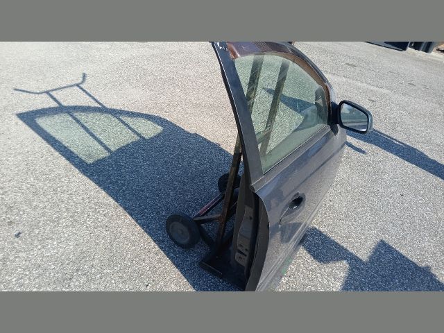 bontott FORD FOCUS II Jobb első Ajtó (Részeivel)