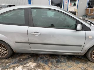 bontott FORD FOCUS II Jobb első Ajtó (Részeivel)