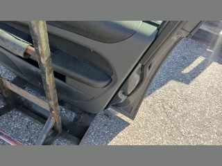 bontott FORD FOCUS II Jobb első Ajtó (Részeivel)