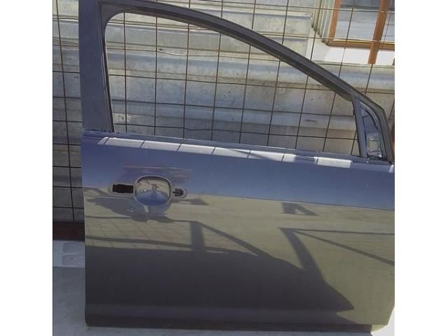 bontott FORD FOCUS II Jobb első Ajtó (Üres lemez)
