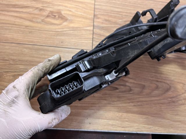 bontott FORD FOCUS II Jobb első Ajtózár