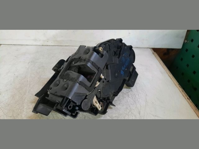 bontott FORD FOCUS II Jobb első Ajtózár